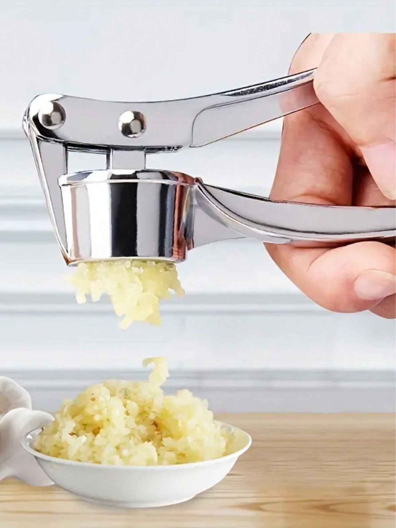 Kitchen Garlic Press Crusher M - đánh giá và giá Manual Garlic Press